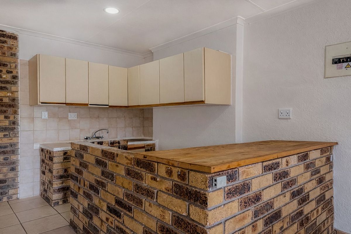 House For Sale in Albertville - Photo 2