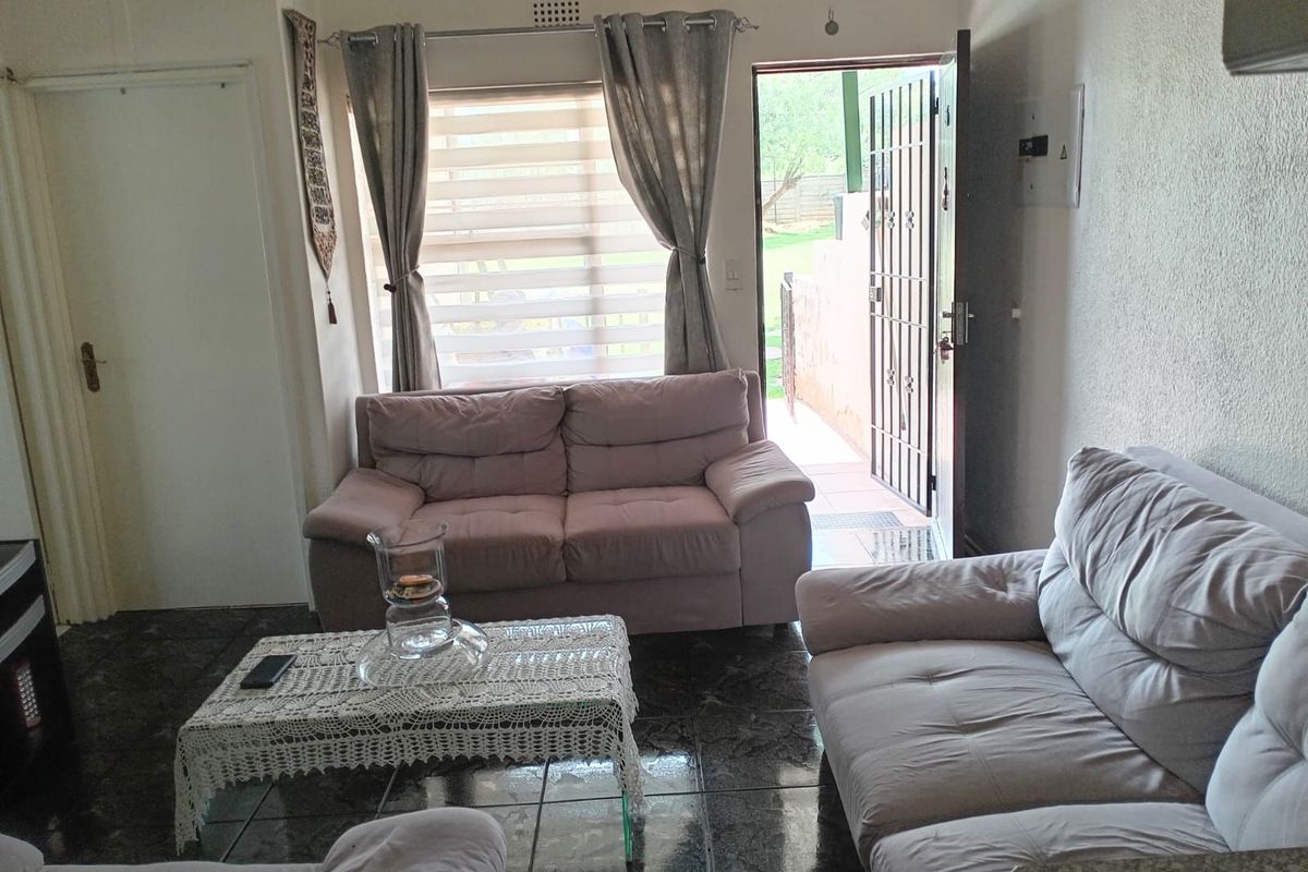 Townhouse For Sale in Florida - Photo 2