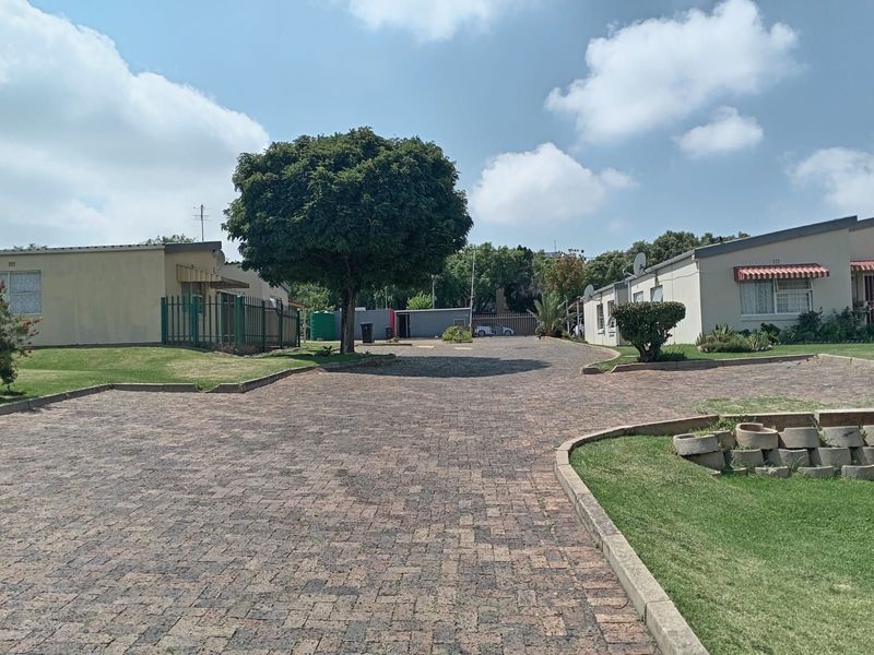 Townhouse For Sale in Florida - Photo 5