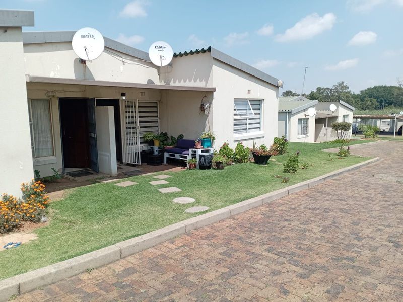 Townhouse For Sale in Florida - Photo 3