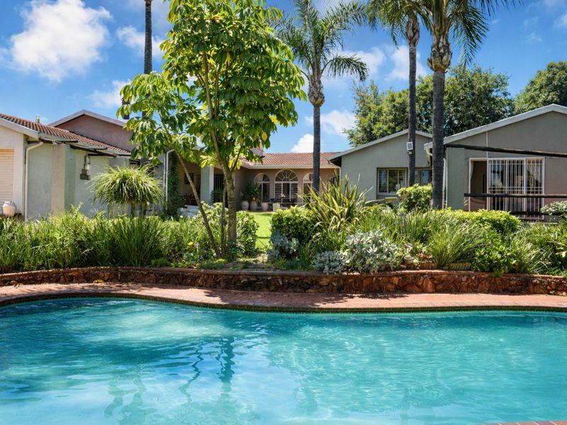 House For Sale in Weltevreden Park - Photo 2