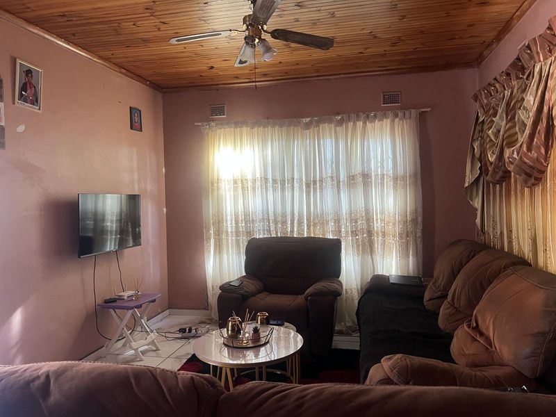 House For Sale in Esikhawini Central - Photo 8