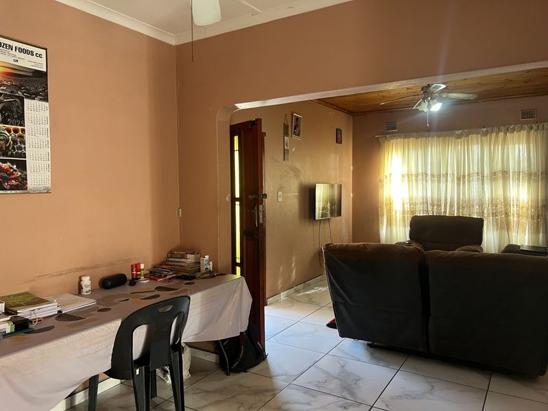 House For Sale in Esikhawini Central - Photo 10