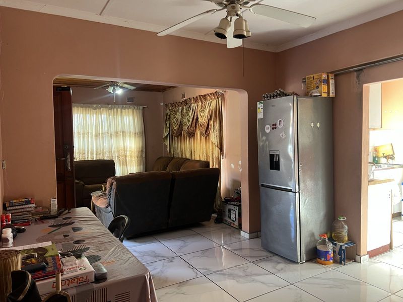 House For Sale in Esikhawini Central - Photo 9