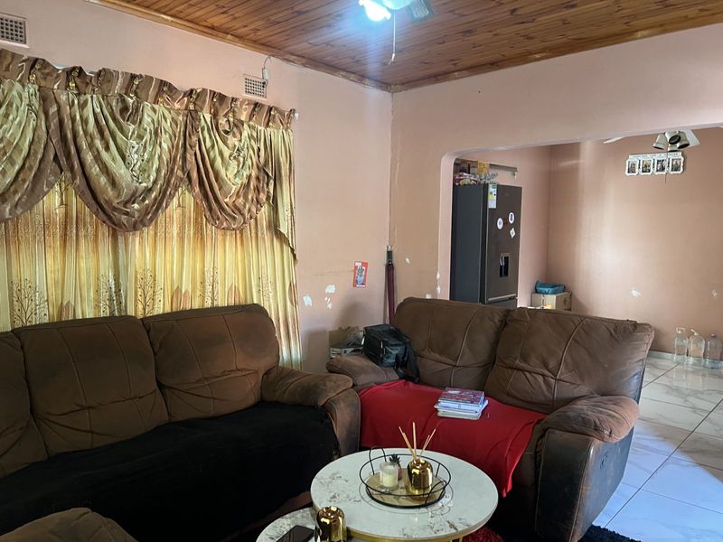 House For Sale in Esikhawini Central - Photo 7