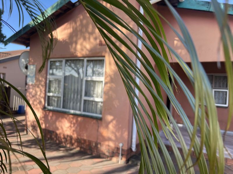 House For Sale in Esikhawini Central - Photo 4