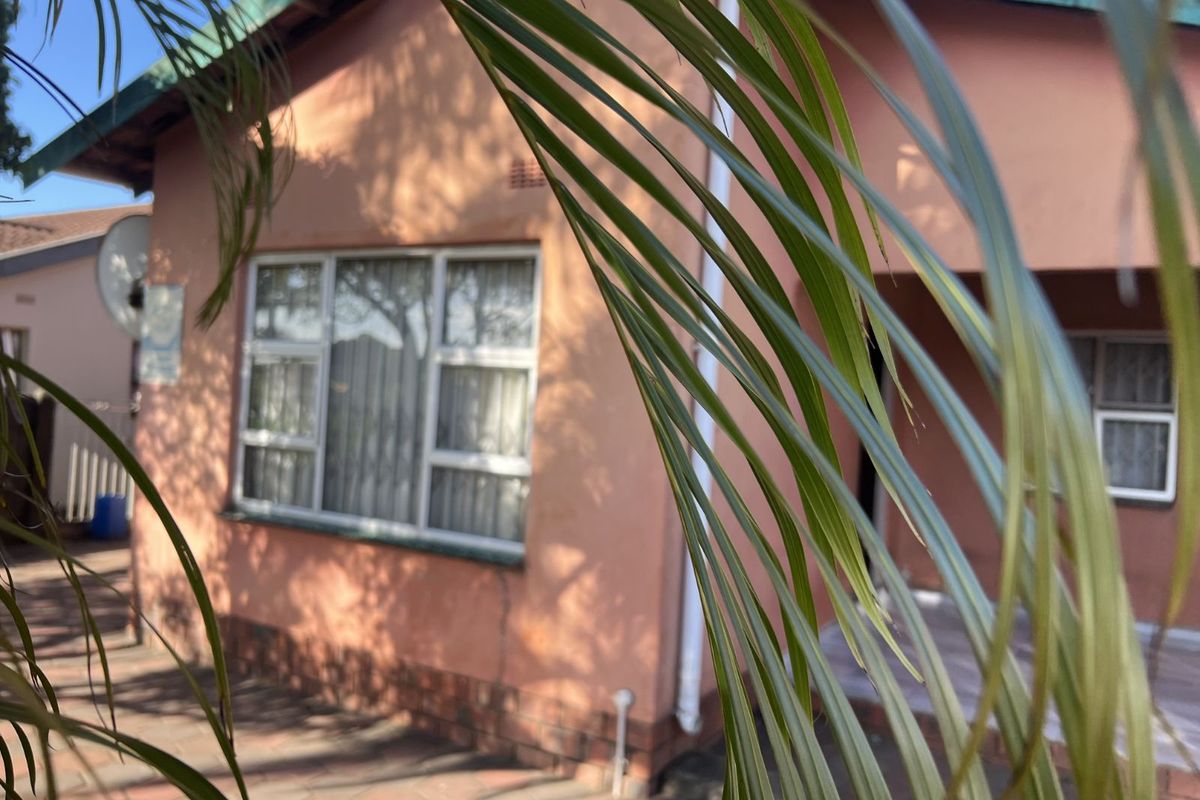 House For Sale in Esikhawini Central - Photo 4