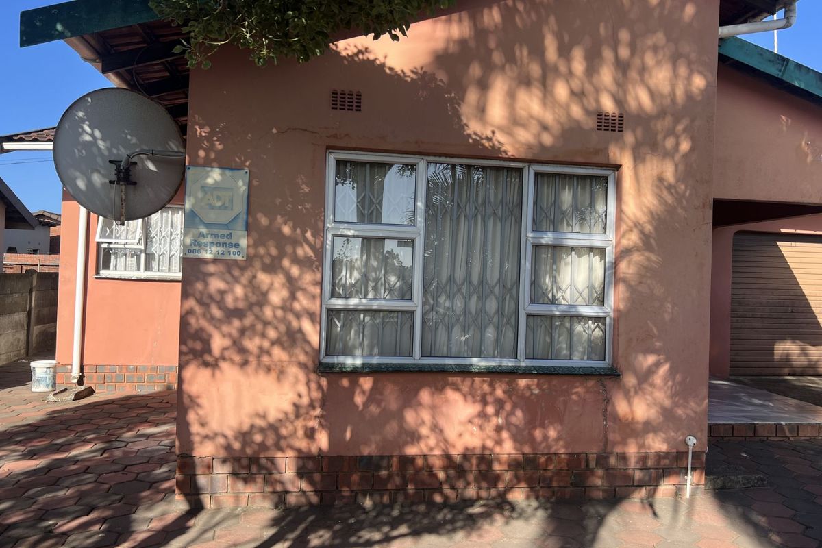 House For Sale in Esikhawini Central - Photo 3