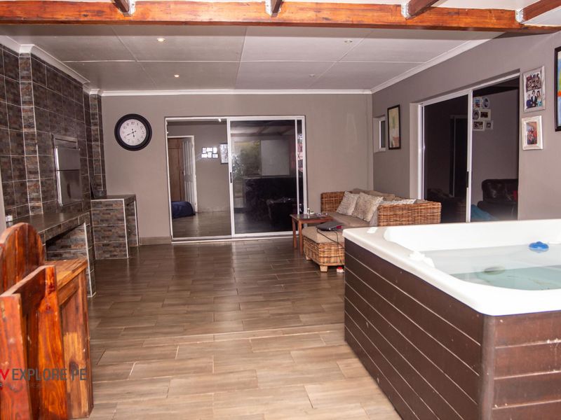 House For Sale in Summerstrand - Photo 2