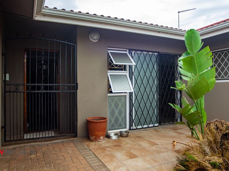 House For Sale in Summerstrand - Photo 5