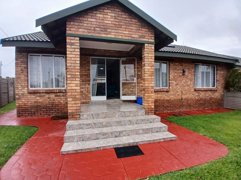 Townhouse For Sale in Ekklesia - Photo 3