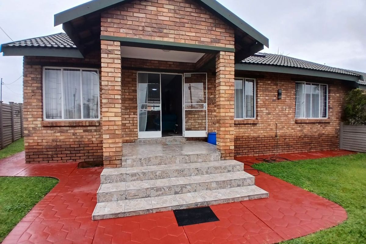 Townhouse For Sale in Ekklesia - Photo 3