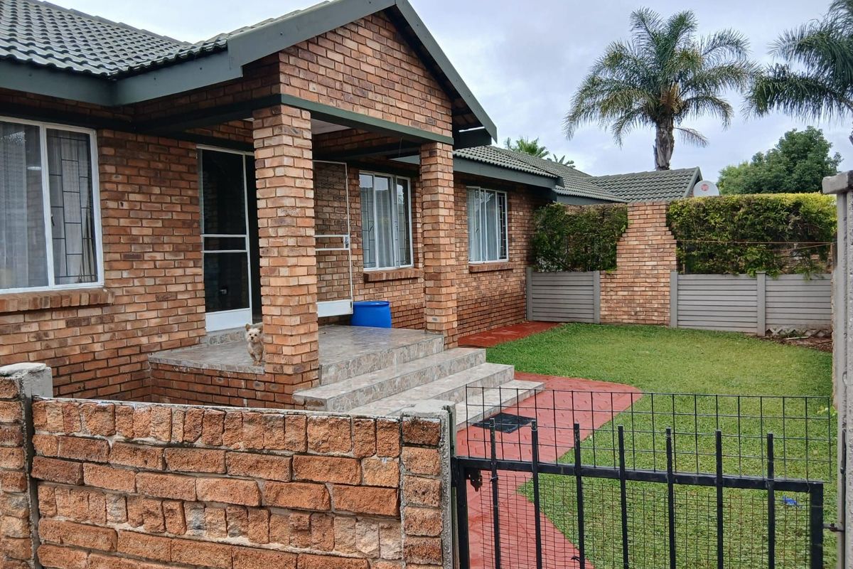 Townhouse For Sale in Ekklesia - Photo 2