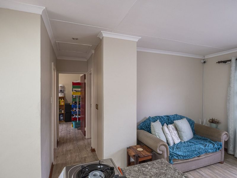 Townhouse For Sale in Lorraine - Photo 9