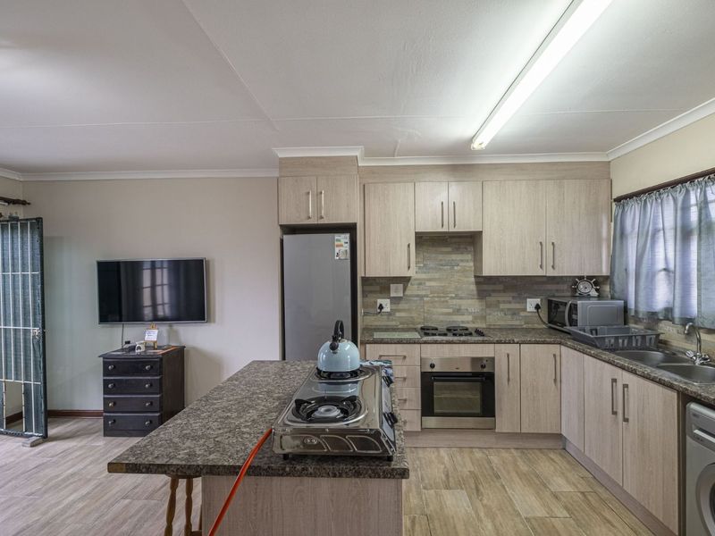 Townhouse For Sale in Lorraine - Photo 5