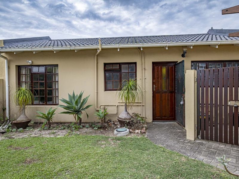 Townhouse For Sale in Lorraine - Photo 2