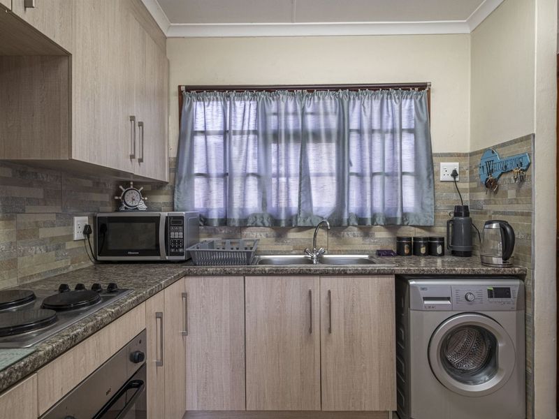 Townhouse For Sale in Lorraine - Photo 6