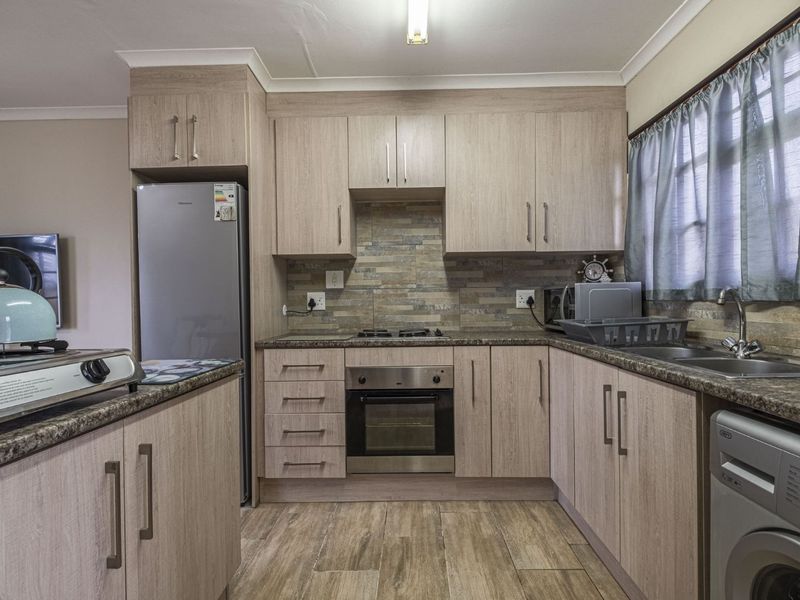 Townhouse For Sale in Lorraine - Photo 4