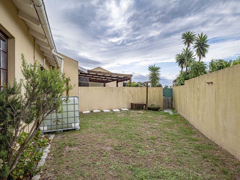 Townhouse For Sale in Lorraine - Photo 3