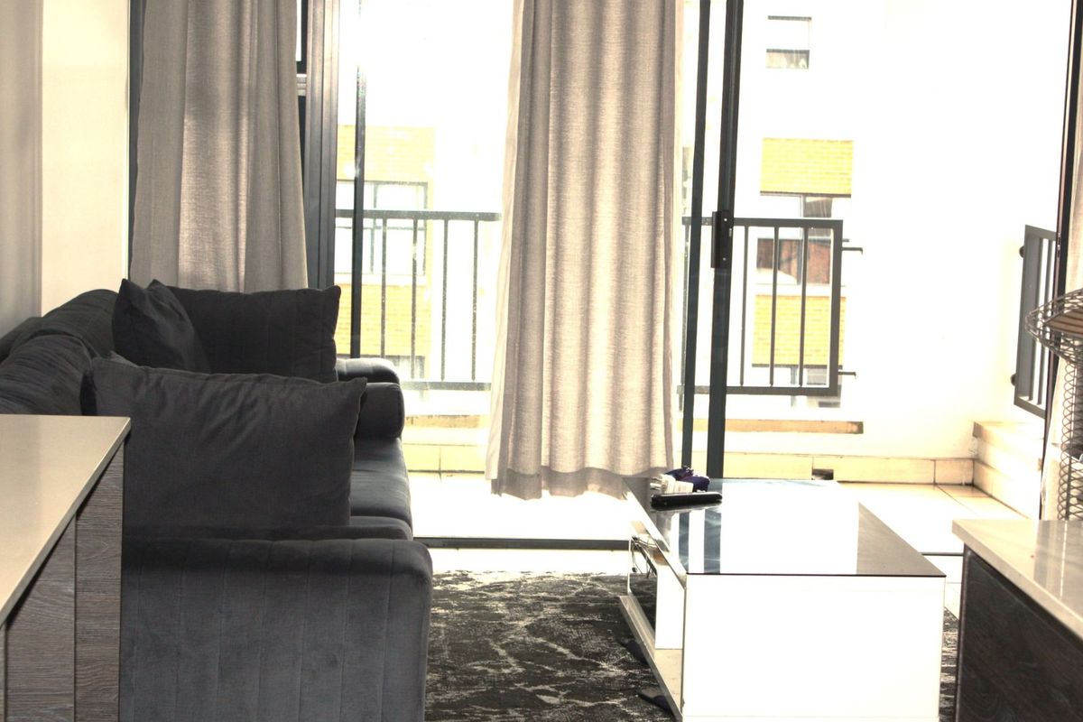 Apartment For Sale in Bryanston - Photo 2