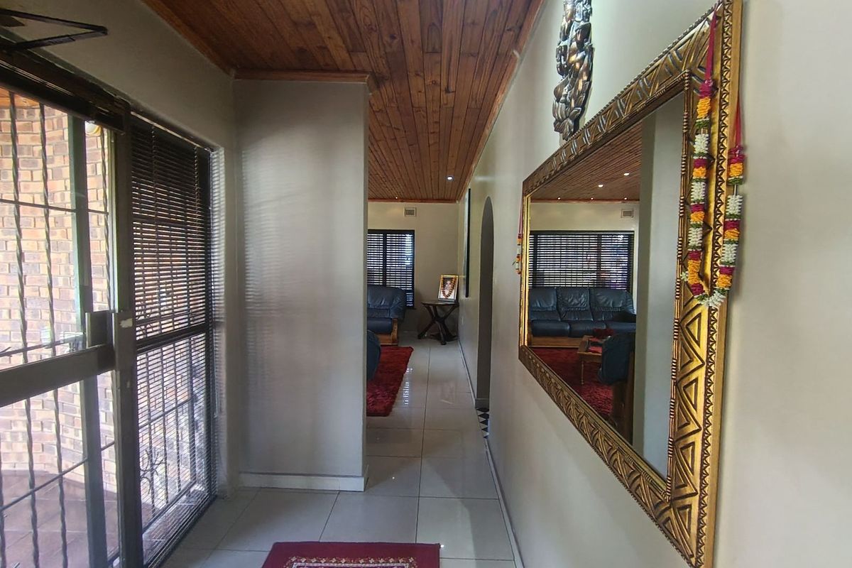 House For Sale in Shallcross - Photo 3