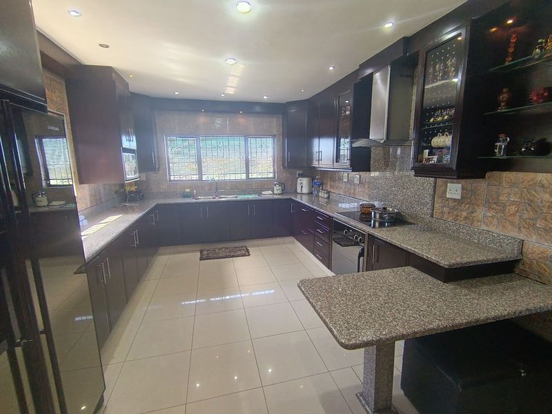 House For Sale in Shallcross - Photo 7