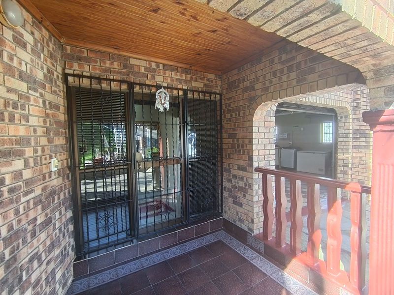 House For Sale in Shallcross - Photo 2