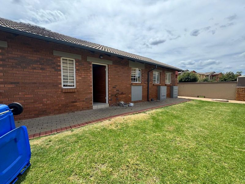 Townhouse For Sale in Monavoni - Photo 3