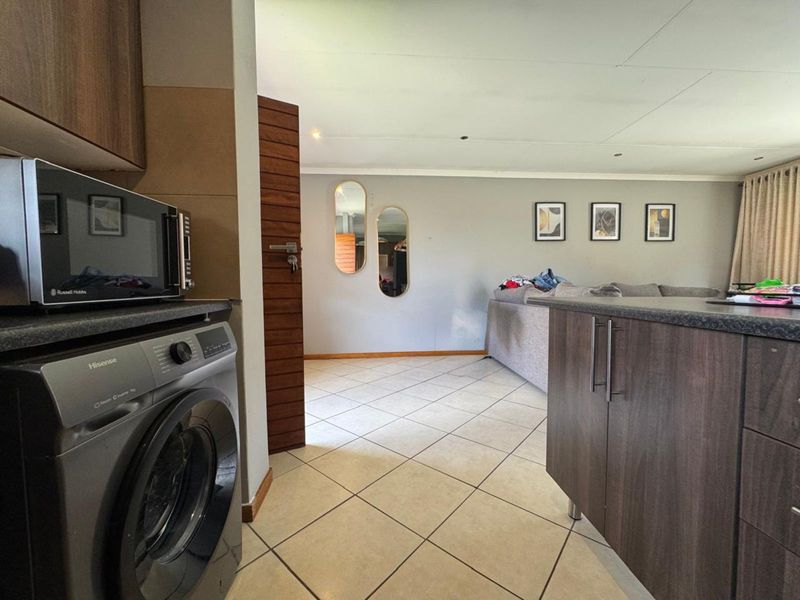 Townhouse For Sale in Monavoni - Photo 10