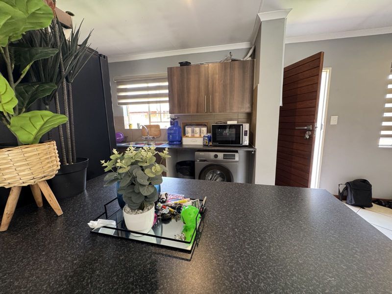 Townhouse For Sale in Monavoni - Photo 9