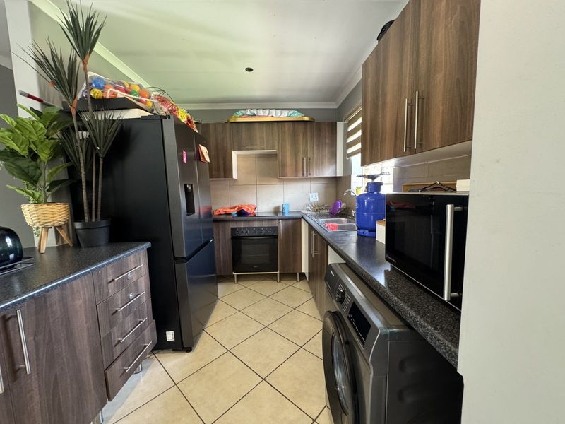 Townhouse For Sale in Monavoni - Photo 7