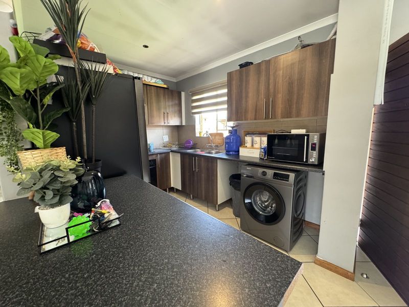 Townhouse For Sale in Monavoni - Photo 6