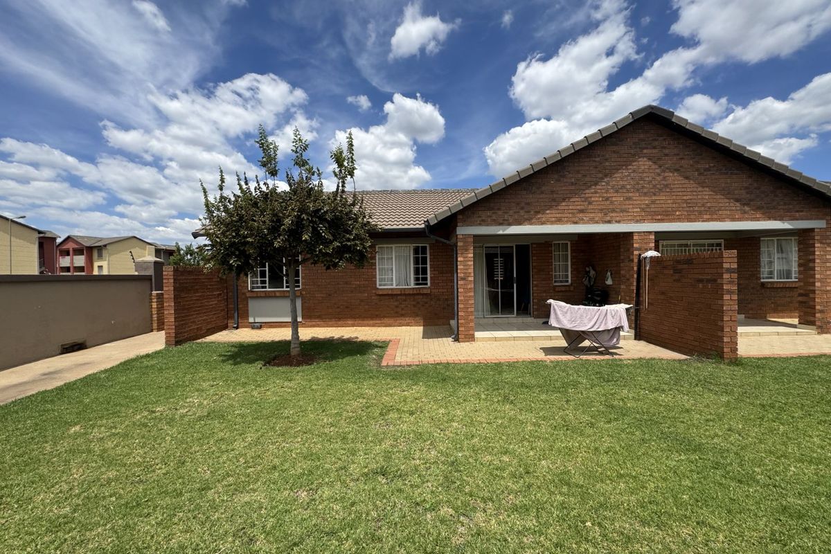 Townhouse For Sale in Monavoni - Photo 2