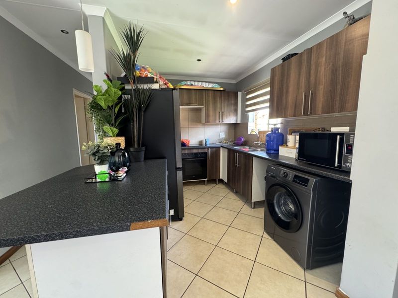 Townhouse For Sale in Monavoni - Photo 5