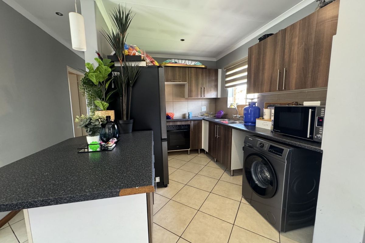 Townhouse For Sale in Monavoni - Photo 5