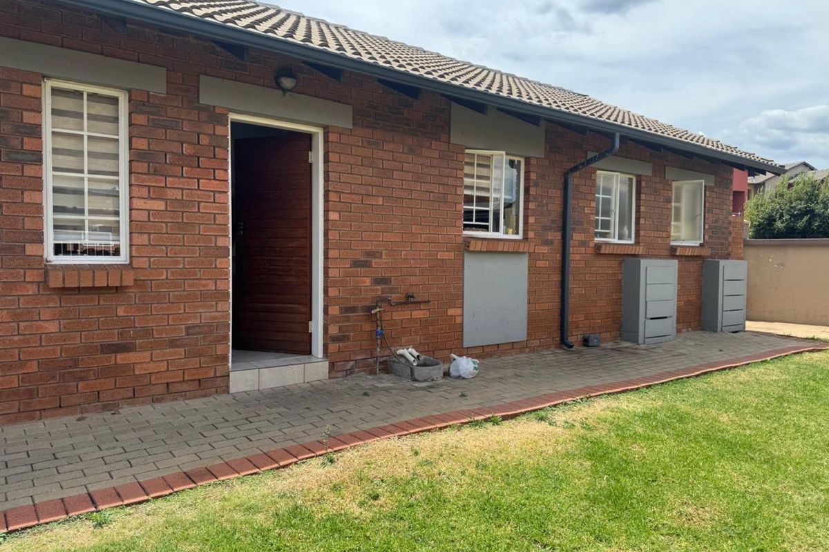 Townhouse For Sale in Monavoni - Photo 4