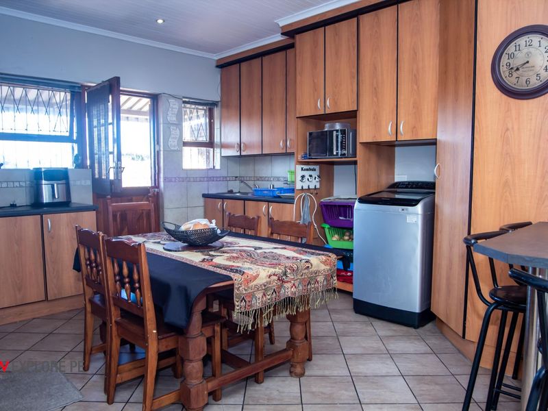 House For Sale in Newton Park - Photo 2