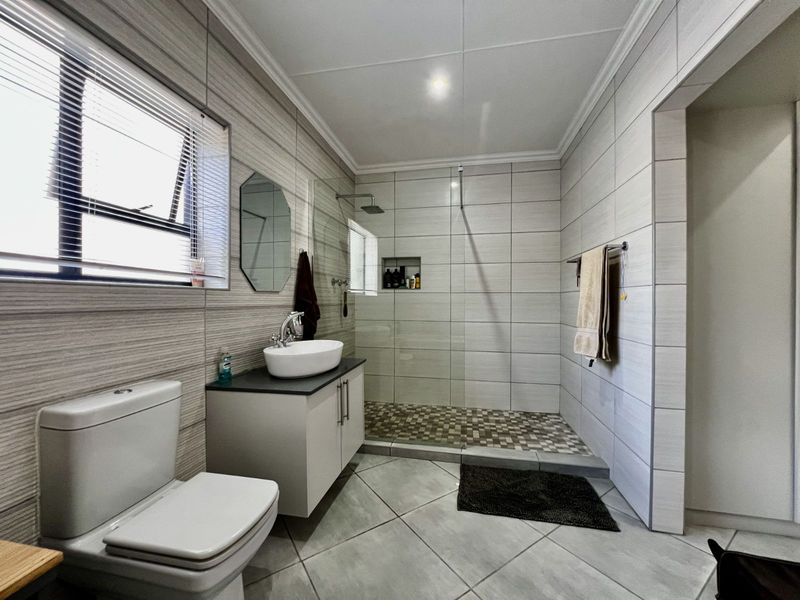 House For Sale in Reebok - Photo 9