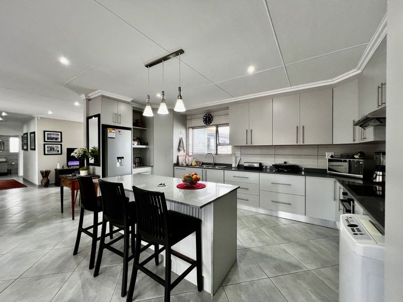 House For Sale in Reebok - Photo 4