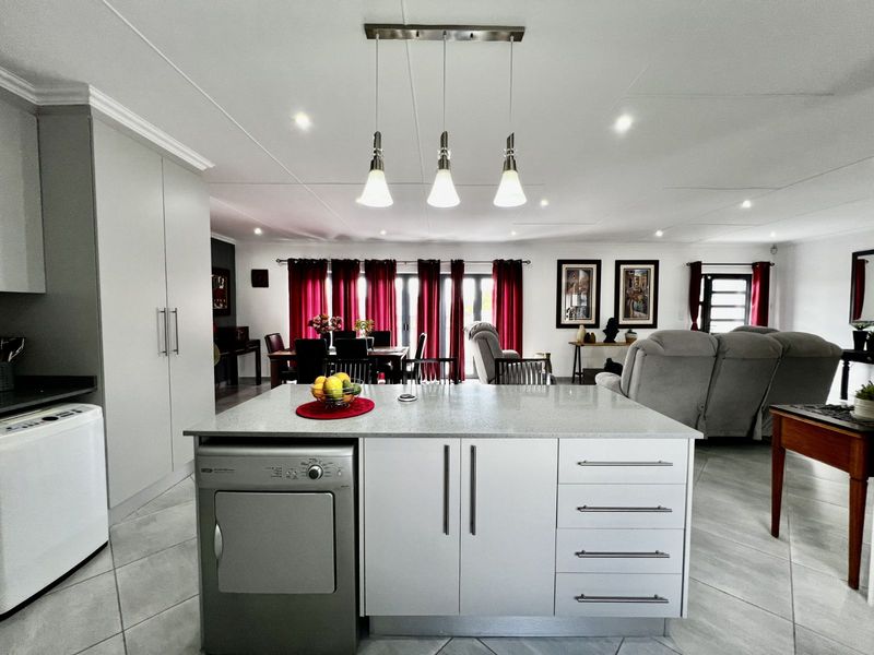 House For Sale in Reebok - Photo 5