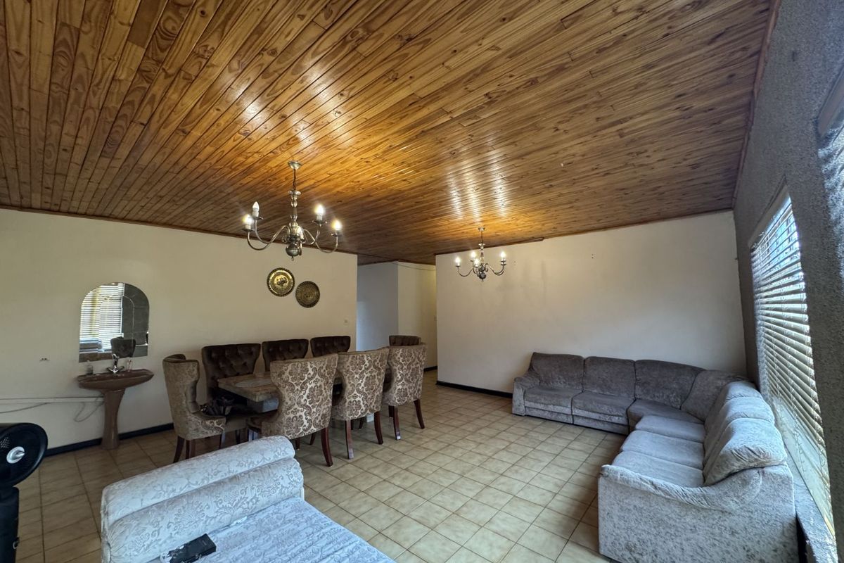 Apartment For Sale in Laudium - Photo 3