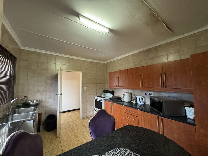 Apartment For Sale in Laudium - Photo 8