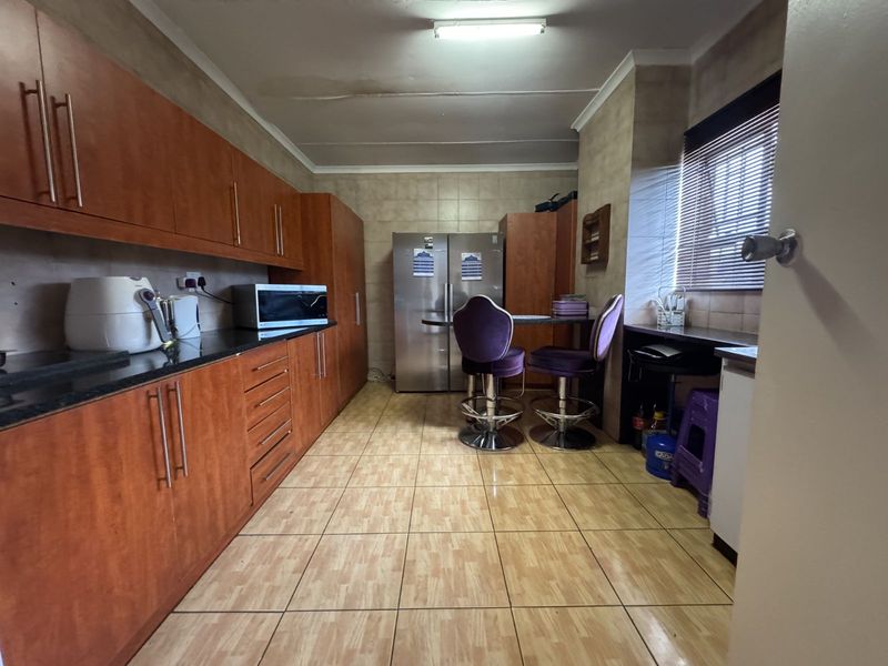 Apartment For Sale in Laudium - Photo 6