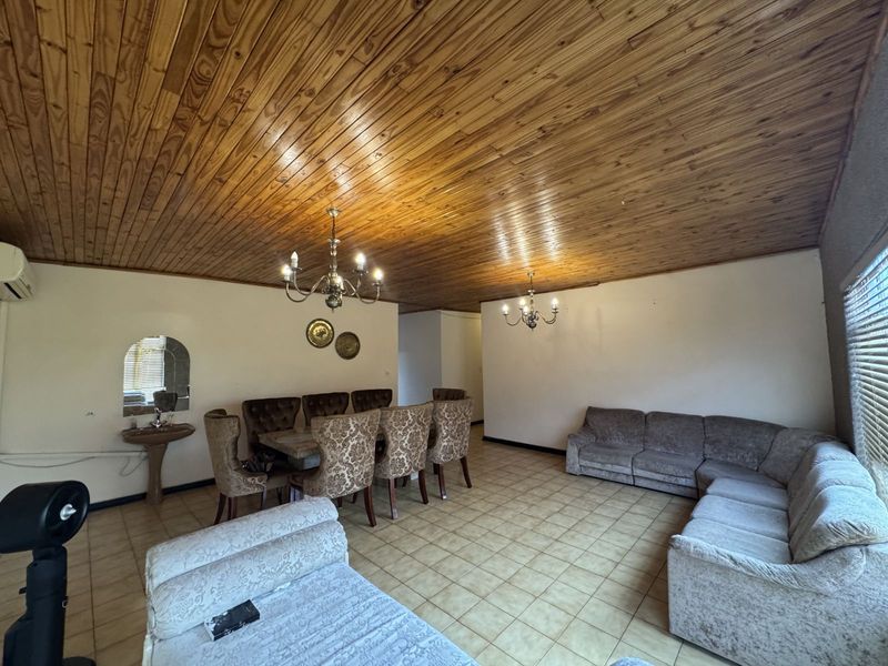 Apartment For Sale in Laudium - Photo 2