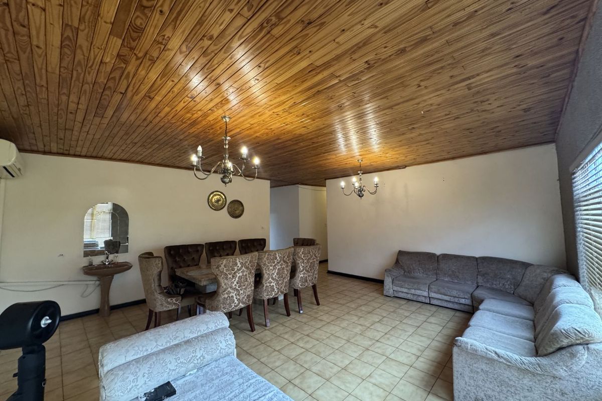 Apartment For Sale in Laudium - Photo 2