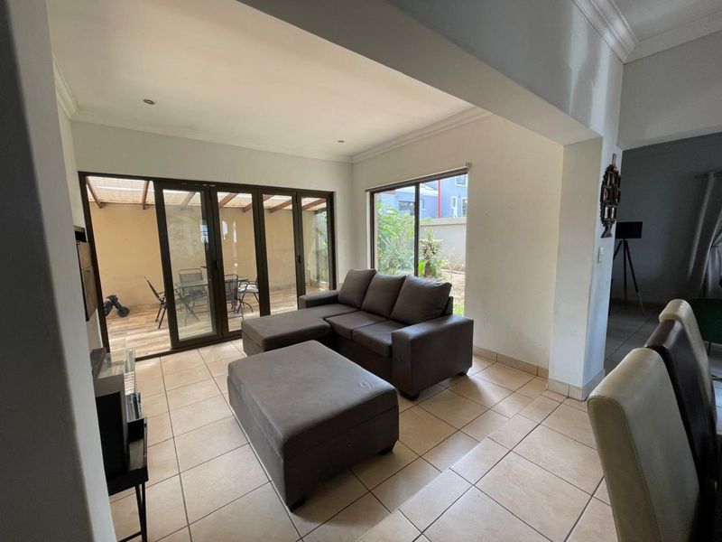 House For Sale in Amberfield Valley - Photo 3