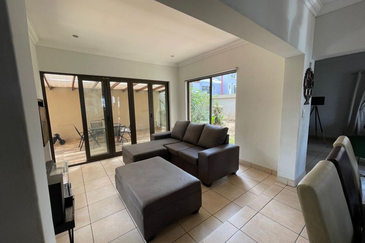 House For Sale in Amberfield Valley - Photo 3