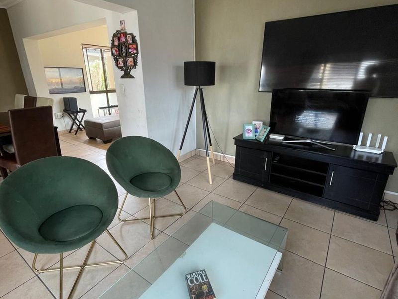 House For Sale in Amberfield Valley - Photo 2