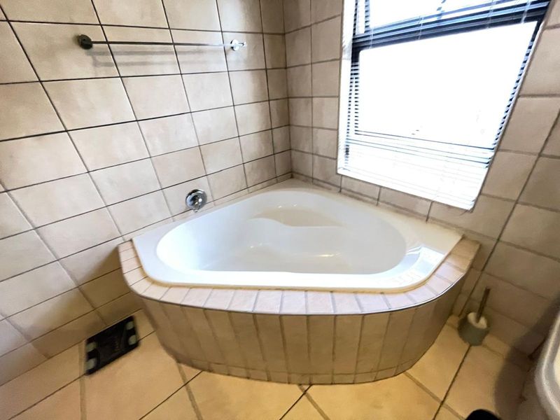 House For Sale in Amberfield Valley - Photo 7