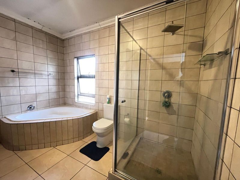 House For Sale in Amberfield Valley - Photo 4